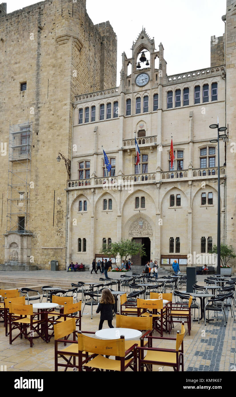 Zentrale Platz im historischen Teil von Narbonne Stockfoto