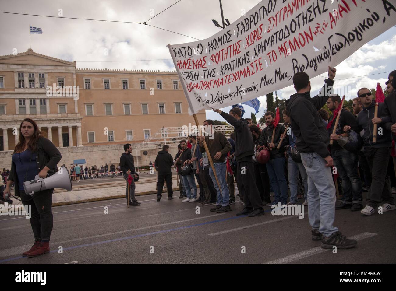 Studenten protestieren vor dem Parlament gegen wirtschaftliche Maßnahmen der Regierung im Bildungssektor. 26.10.2017 | weltweite Nutzung Stockfoto