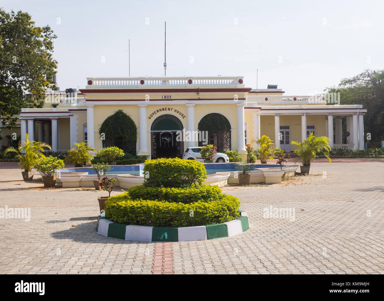 Fassade des Government House auch als Britische Residency in Mysore Mysuru, Karnataka, Indien bekannt. Stockfoto