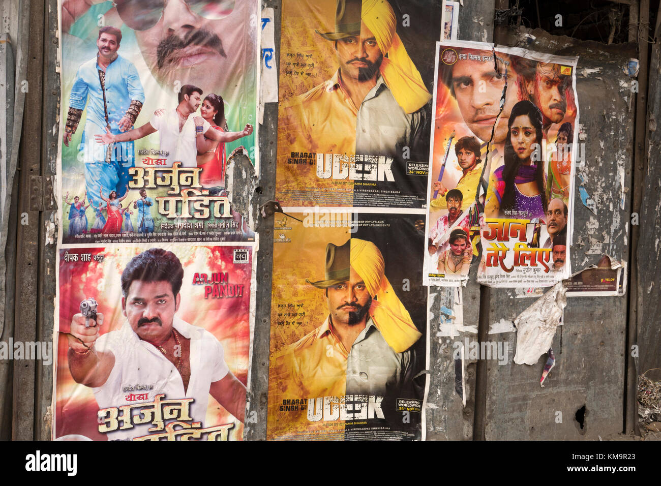 Bollywood Film Poster in der Straße Förderung der neuesten Filme Stockfoto