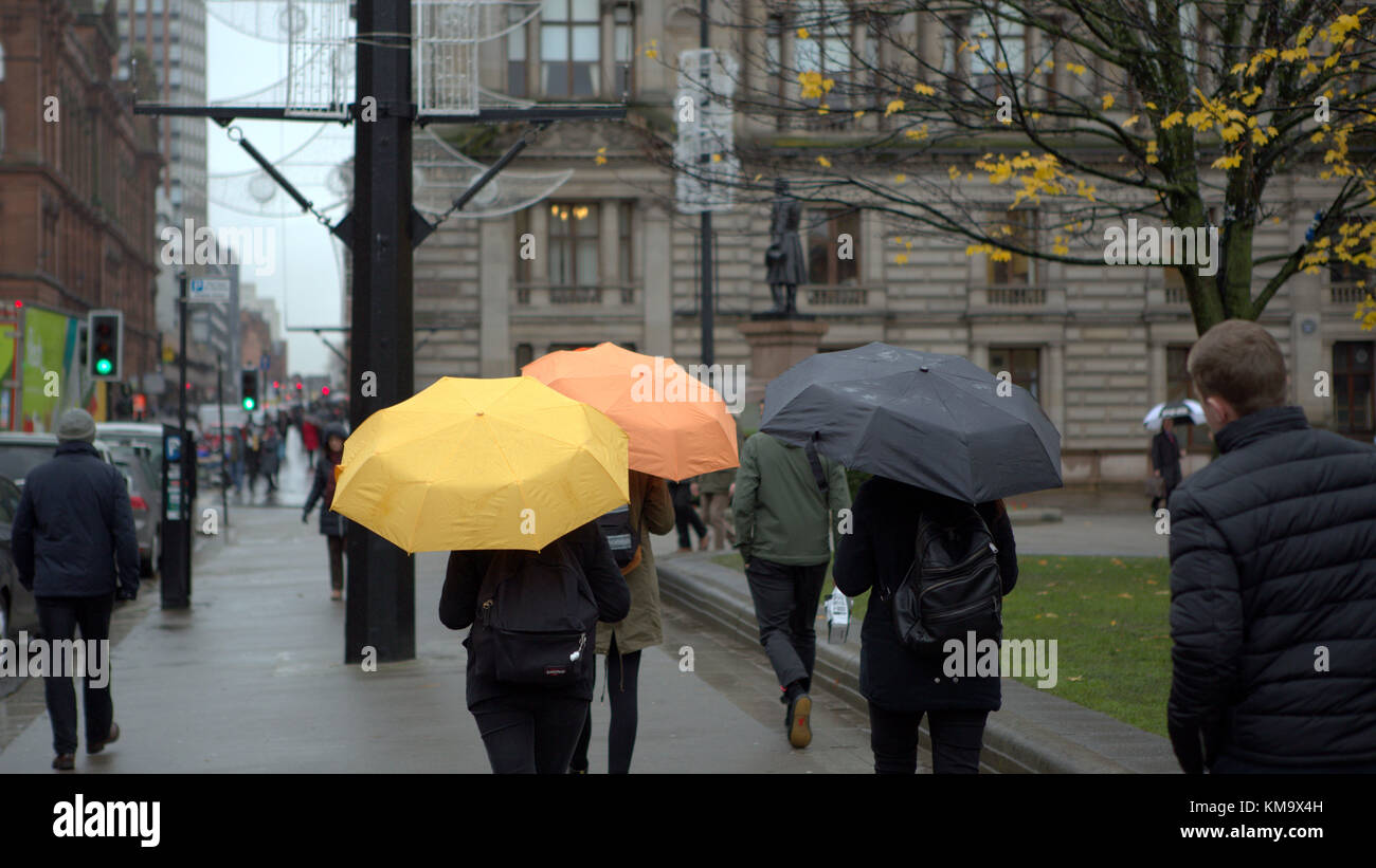 Glasgow, Schottland, Großbritannien, 22. November.de Wetter: Dunkel regnerischen Tag wie Leute shop durch die Stadt. Credit: Gerard Fähre / alamy leben Nachrichten Stockfoto