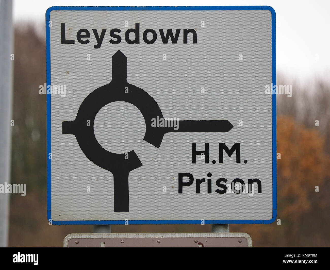 Ein Schild auf der Kreisverkehr auf der Insel Sheppey Gefängnis Cluster: Elmley, Standford Hill, Swaleside. Stockfoto