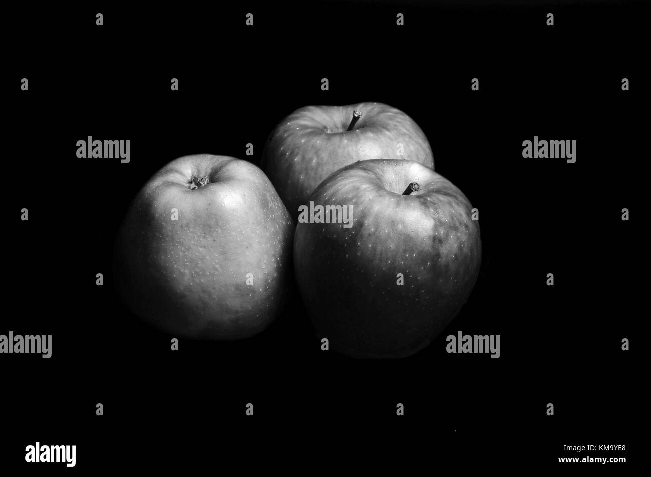 Trhee Äpfel mit schwarz und weiß, Frucht Stockfoto