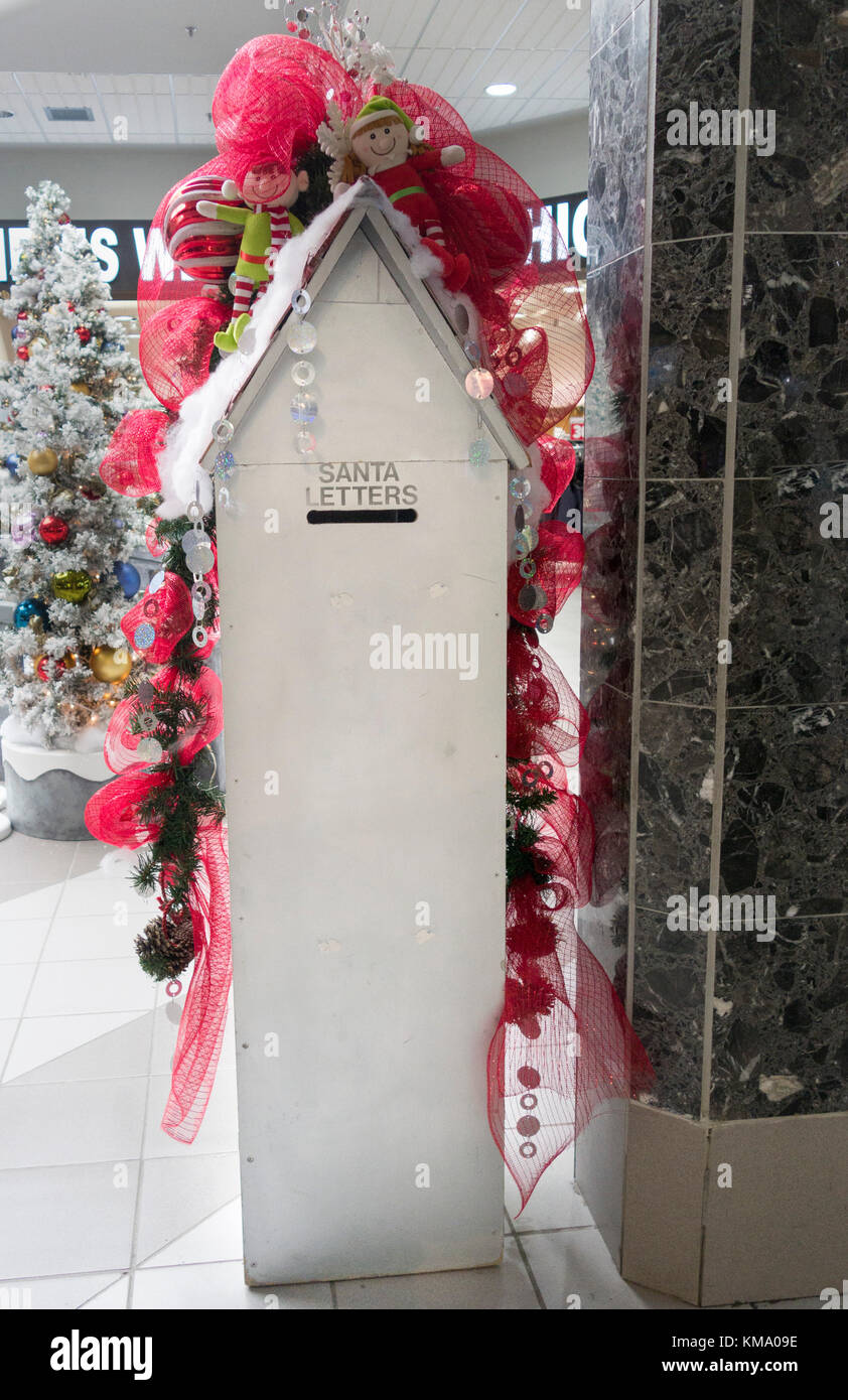 Weihnachten themed Briefkasten für die Buchung Briefe zu Sankt in einem Einkaufszentrum in Lindsay, Ontario Kanada Stockfoto