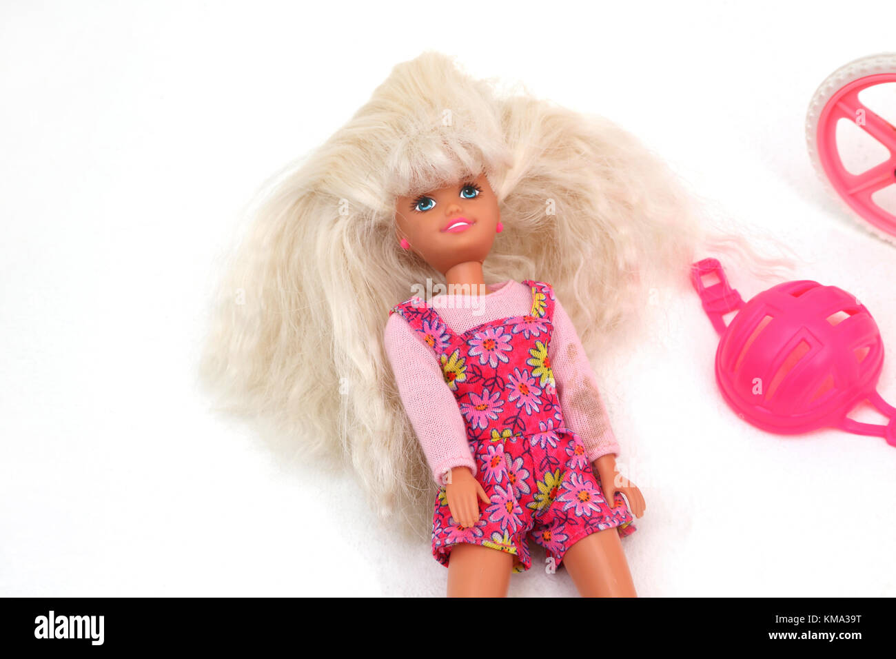 Jahrgang 1990 s Toy Bicyclin Stacie Puppe und Fahrrad Stockfotografie Alamy