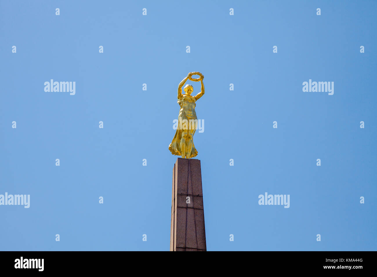 Stein Obelisk mit der goldenen Frau, gelle Fra, Denkmal an der Place de la Verfassung, der Stadt Luxemburg, Luxemburg, Europa Stockfoto