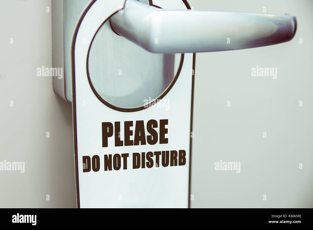 Türgriff mit Türschild 'Bitte nicht stören' in einem Hotel Stockfoto