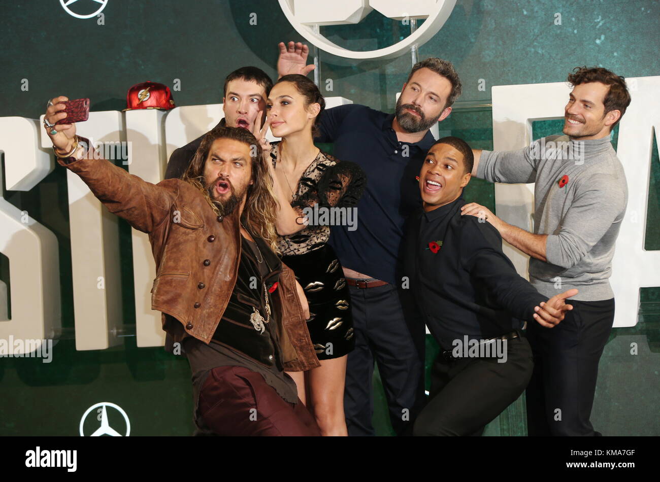 Fotoruf der „Justice League“ am College mit Jason Momoa, Ezra Miller, Gal Gadot, Ben Affleck, Ray Fisher, Henry Cavil Wo: London, Vereinigtes Königreich Wann: 04. November 2017 Credit: JRP/WENN Stockfoto