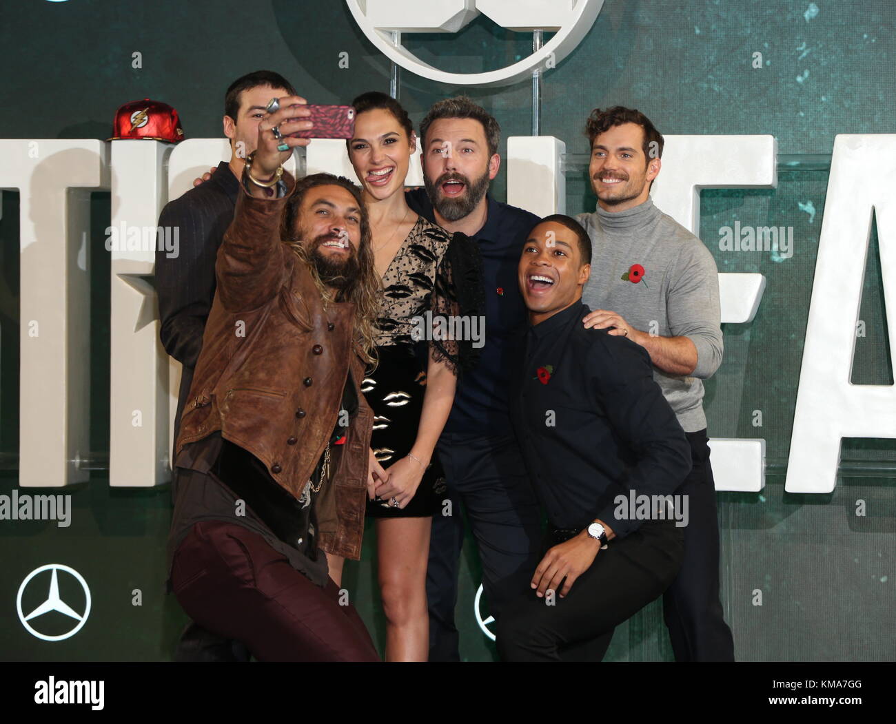 Fotoruf der „Justice League“ am College mit Jason Momoa, Ezra Miller, Gal Gadot, Ben Affleck, Ray Fisher, Henry Cavil Wo: London, Vereinigtes Königreich Wann: 04. November 2017 Credit: JRP/WENN Stockfoto