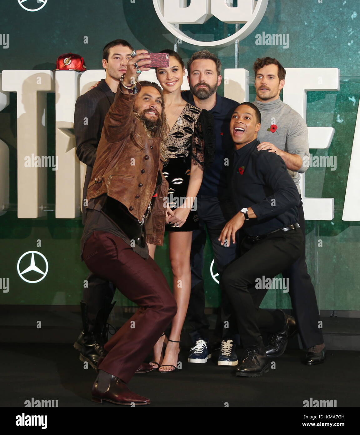 Fotoruf der „Justice League“ am College mit Jason Momoa, Ezra Miller, Gal Gadot, Ben Affleck, Ray Fisher, Henry Cavil Wo: London, Vereinigtes Königreich Wann: 04. November 2017 Credit: JRP/WENN Stockfoto
