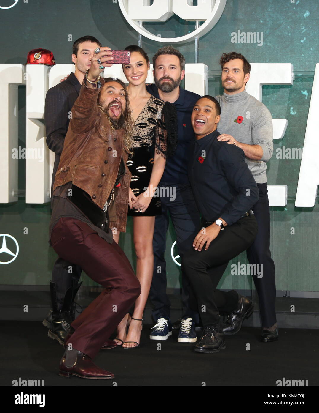 Fotoruf der „Justice League“ am College mit Jason Momoa, Ezra Miller, Gal Gadot, Ben Affleck, Ray Fisher, Henry Cavil Wo: London, Vereinigtes Königreich Wann: 04. November 2017 Credit: JRP/WENN Stockfoto