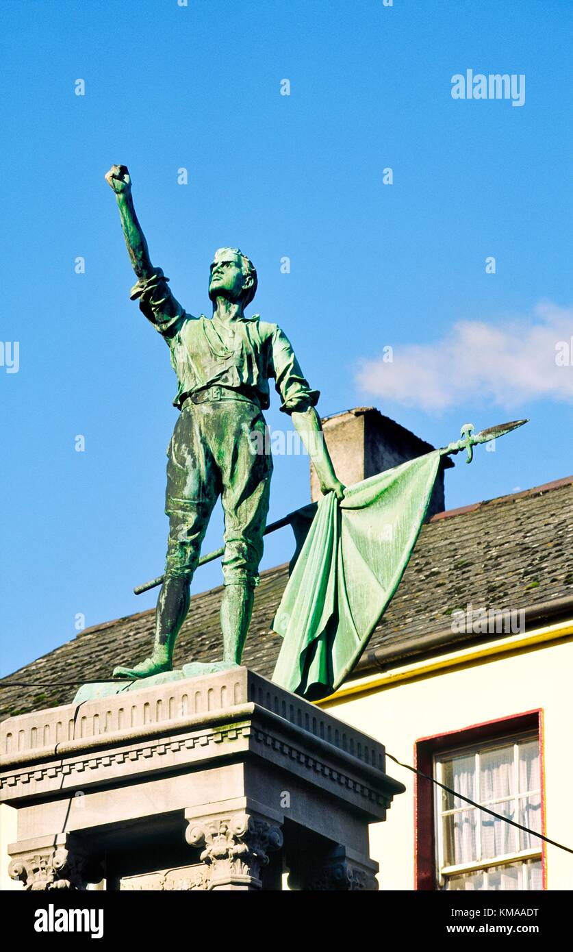 Das Croppy Boy-Denkmal für die 1798 steigt am Rand der Quay Street und North Street in der Stadt von New Ross, County Wexford, Irland. Stockfoto