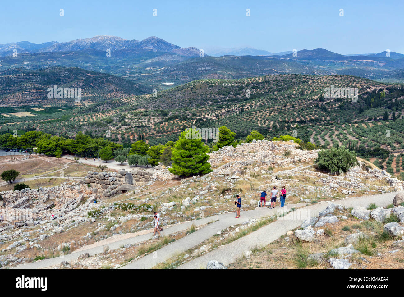 Blick über die archäologische Stätte von Mykene von der Zitadelle aus, Mikines, Peloponnes, Griechenland Stockfoto