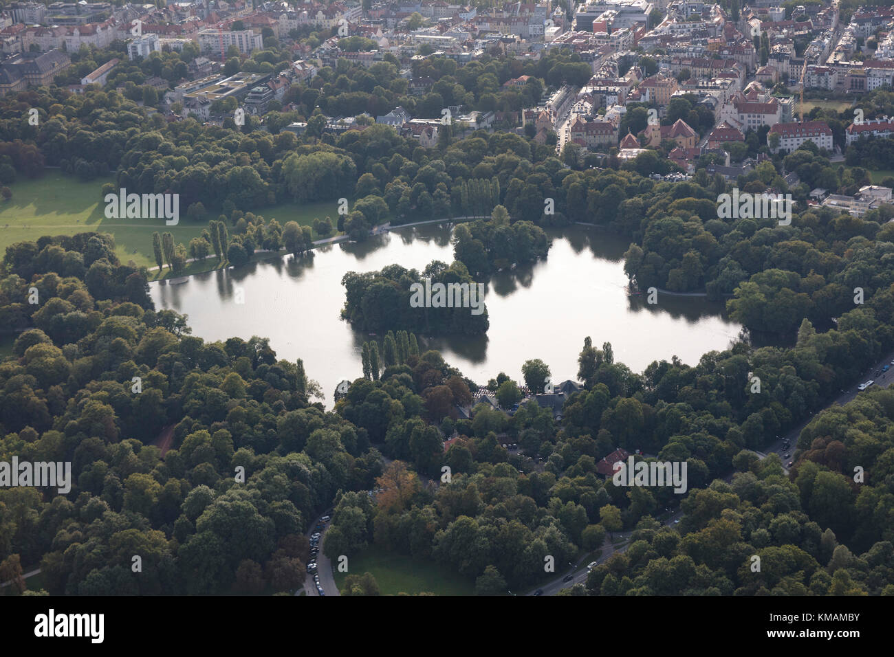 Luftaufnahme des Kleinhesseloher Siehe, Englischer Garten, München, Bayern, Deutschland Stockfoto