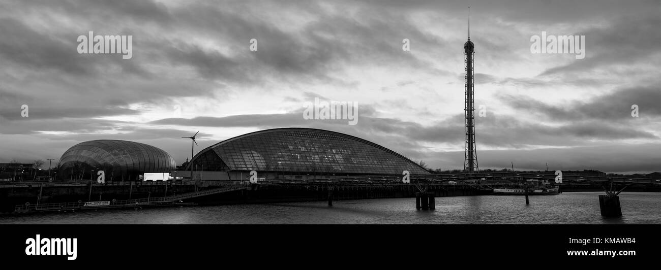 Ein Blick auf den Fluss Clyde, die das Glasgow Science Centre umfasst. Stockfoto