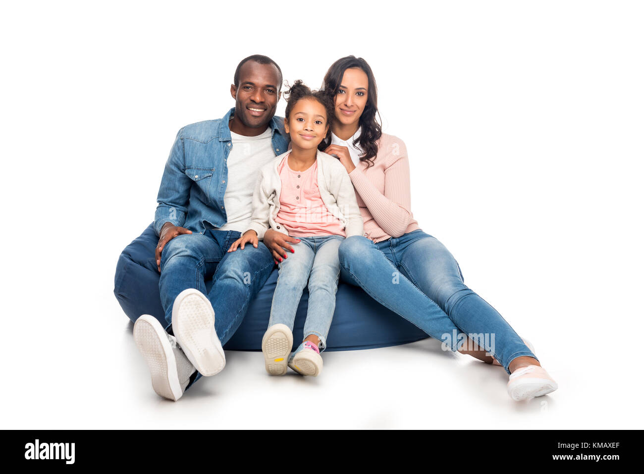 Afrikanische familie tochter sitzt Ausgeschnittene Stockfotos und ...
