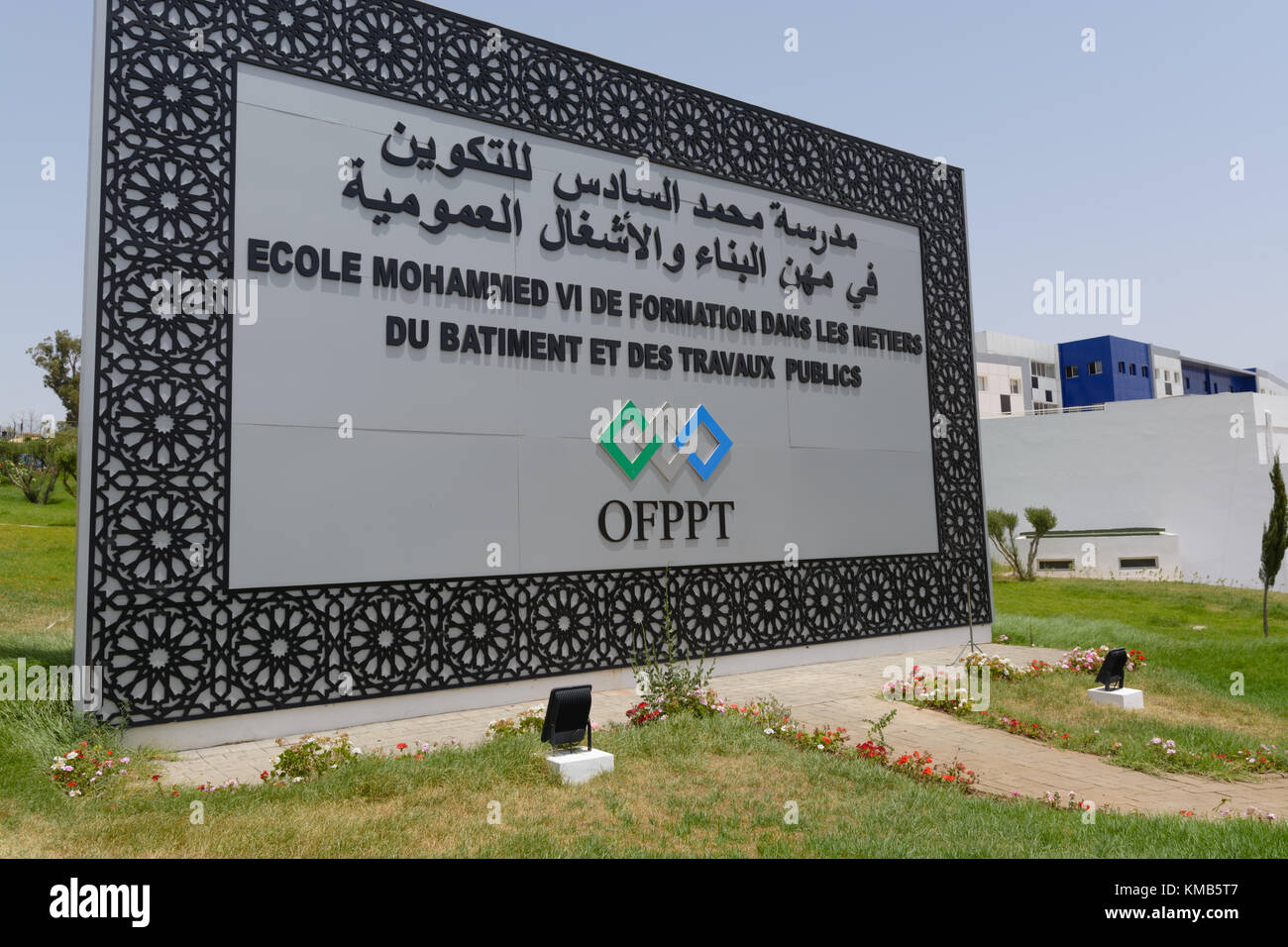 Öffentliche Bildungseinrichtung signage in Marokko Stockfoto