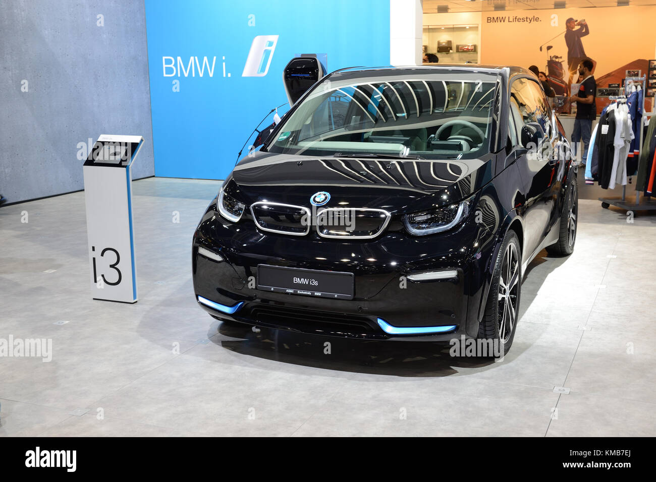 Dubai, Vae - 18. November: Die bmw i3s elektrische Auto ist Auf der Dubai Motor Show 2017 Am 18. November 2017 Stockfoto