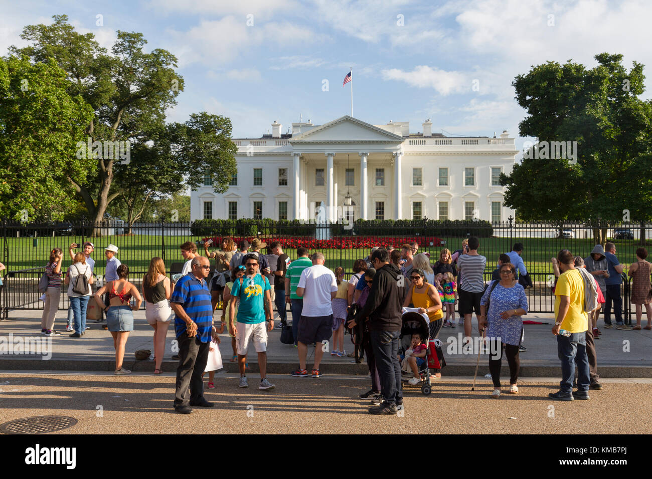 Klassische Pennsylvania Blick der Massen im Weißen Haus die offizielle Residenz & Arbeitsplatz der Präsident der Vereinigten Staaten, Washington DC suchen Stockfoto