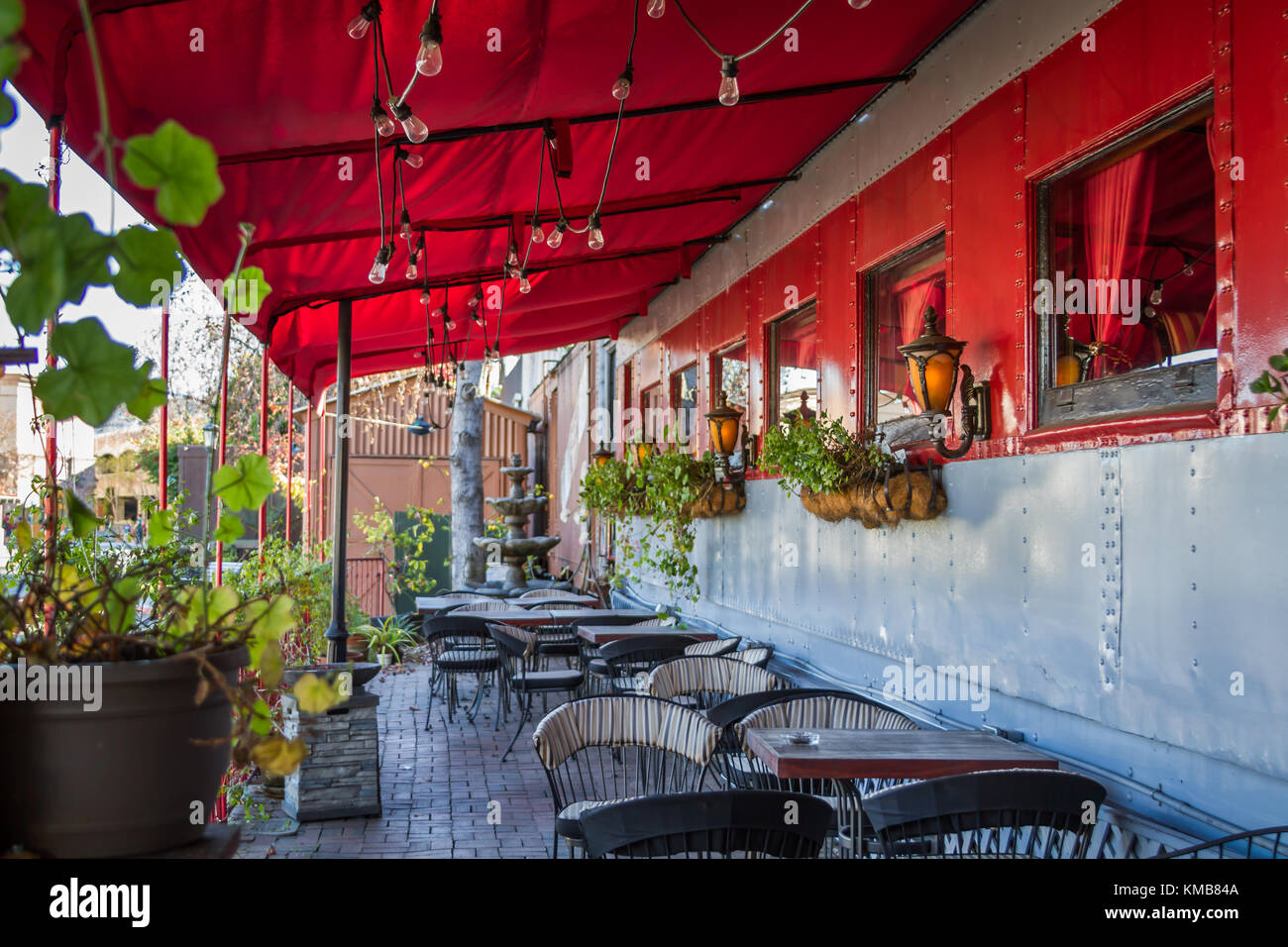 Die Vintage steak house Restaurant in einem Zug Auto in San Juan Capistrano Kalifornien Sitzbereich im Freien Stockfoto