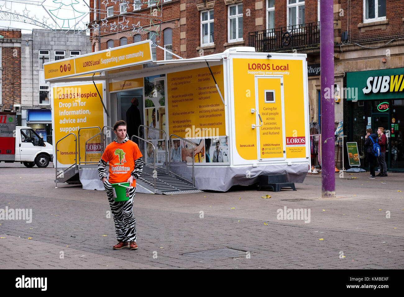 Loros Nächstenliebe Fahrzeug Anzeige in Loughborough Stadtzentrum Stockfoto