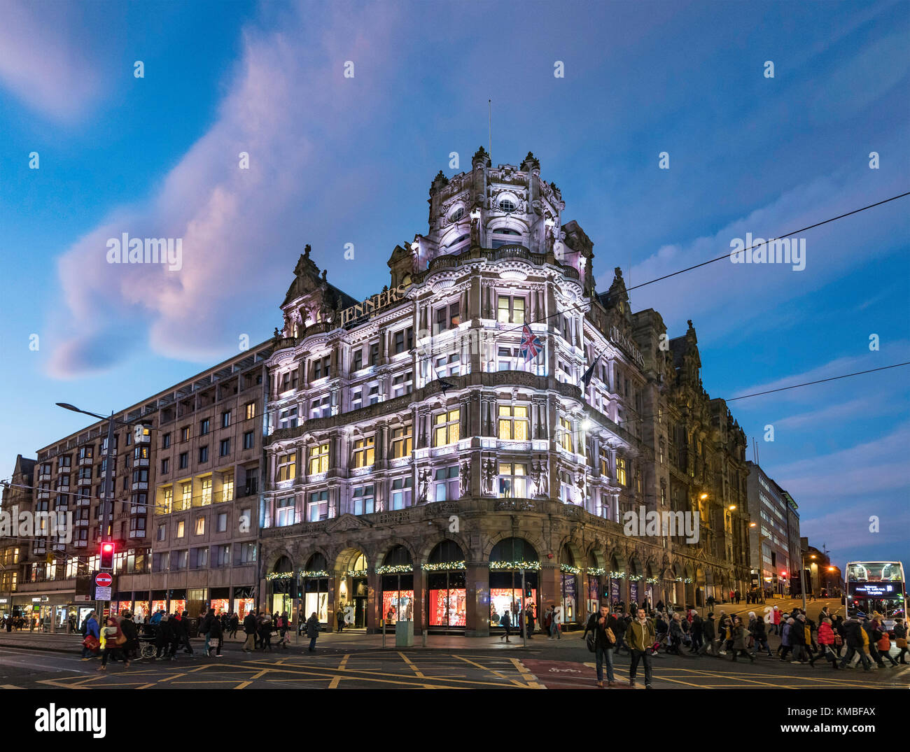 Nacht Außenansicht des Jenners Kaufhaus in Edinburgh, Schottland, Vereinigtes Königreich Stockfoto