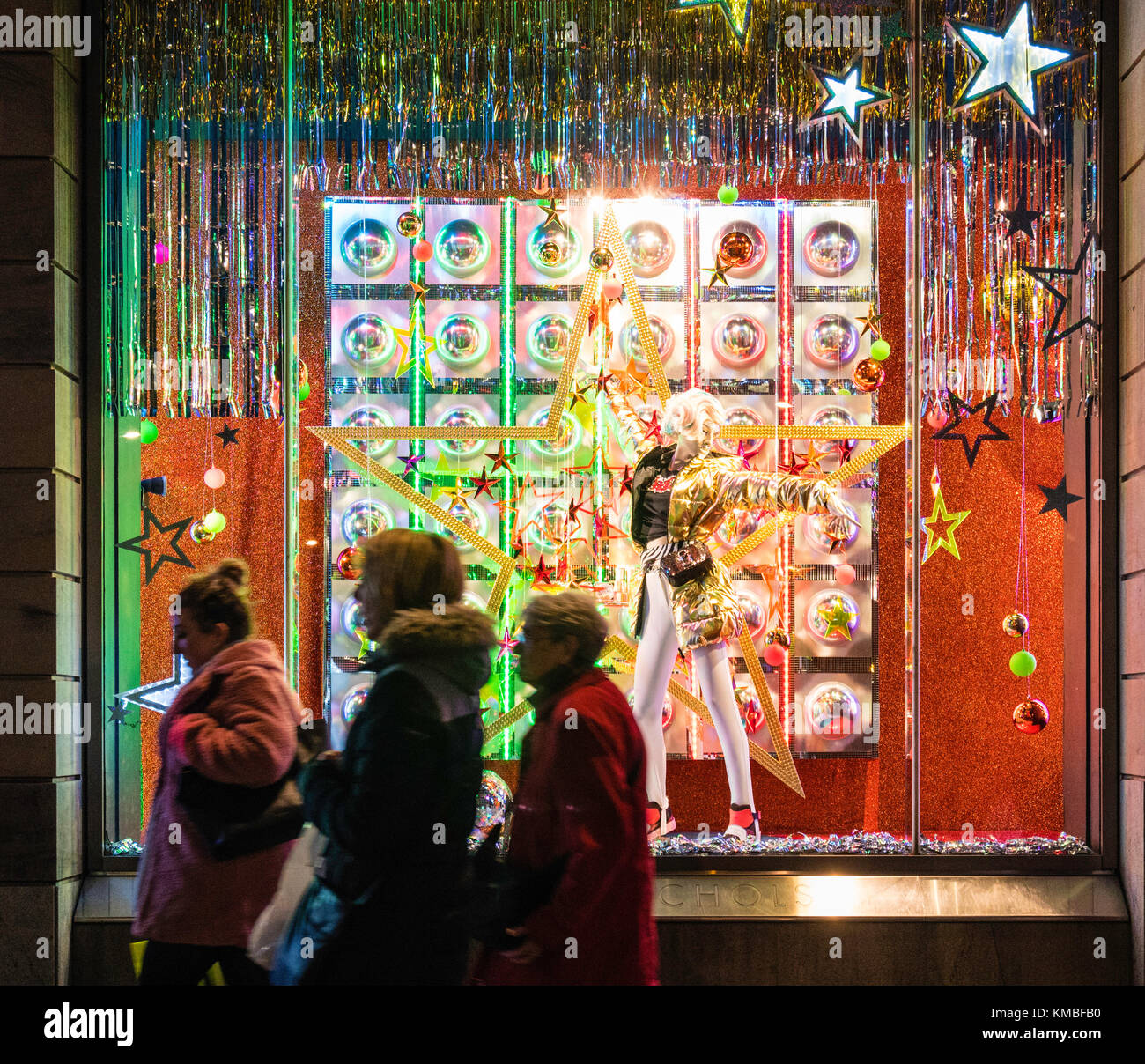 Schaufenster für Weihnachtsgeschäft im Geschäft Harvey Nichols in St Andrews Square Edinburgh, Schottland, Großbritannien Stockfoto