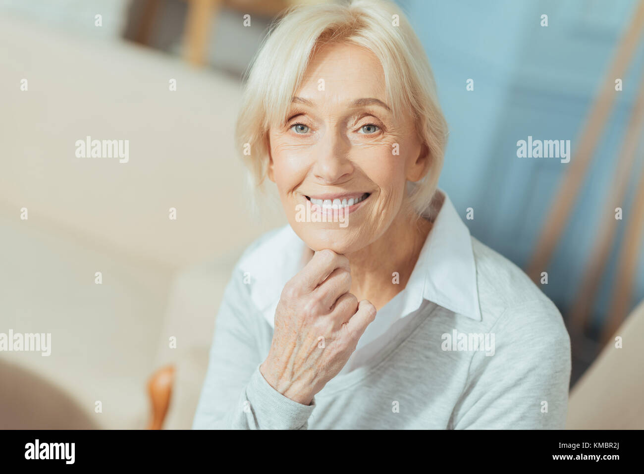 Niedlicher rentner -Fotos und -Bildmaterial in hoher Auflösung – Alamy