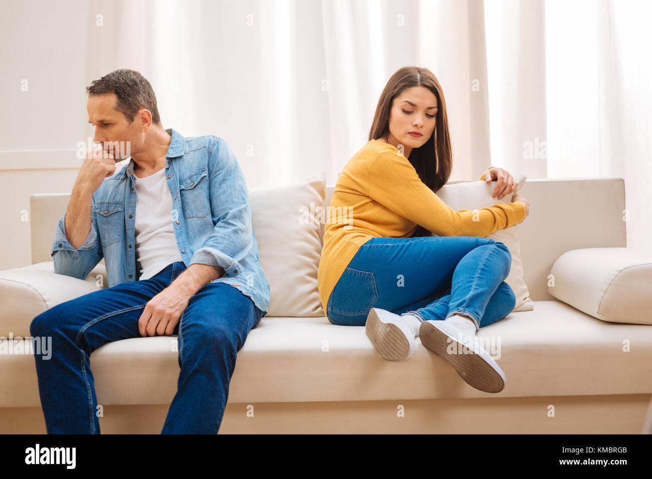 Unzufrieden unzufrieden Paar zeigt Ihre Stimmung Stockfoto
