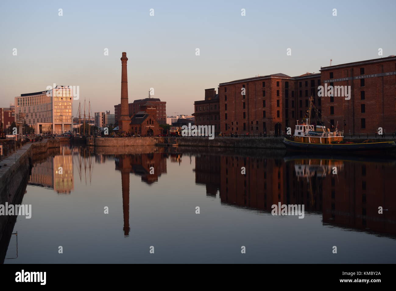 Albert Dock und Canning Dock mit Blick auf das Pumpenhaus Stockfoto