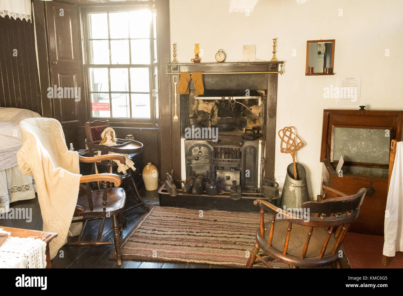 Sma-shot Cottages Innenraum - Mitte des 19. Jahrhunderts Innere der Mühle Meister Cottage - ein Komplex von Cottages von Paisley's weben Geschichte. Stockfoto