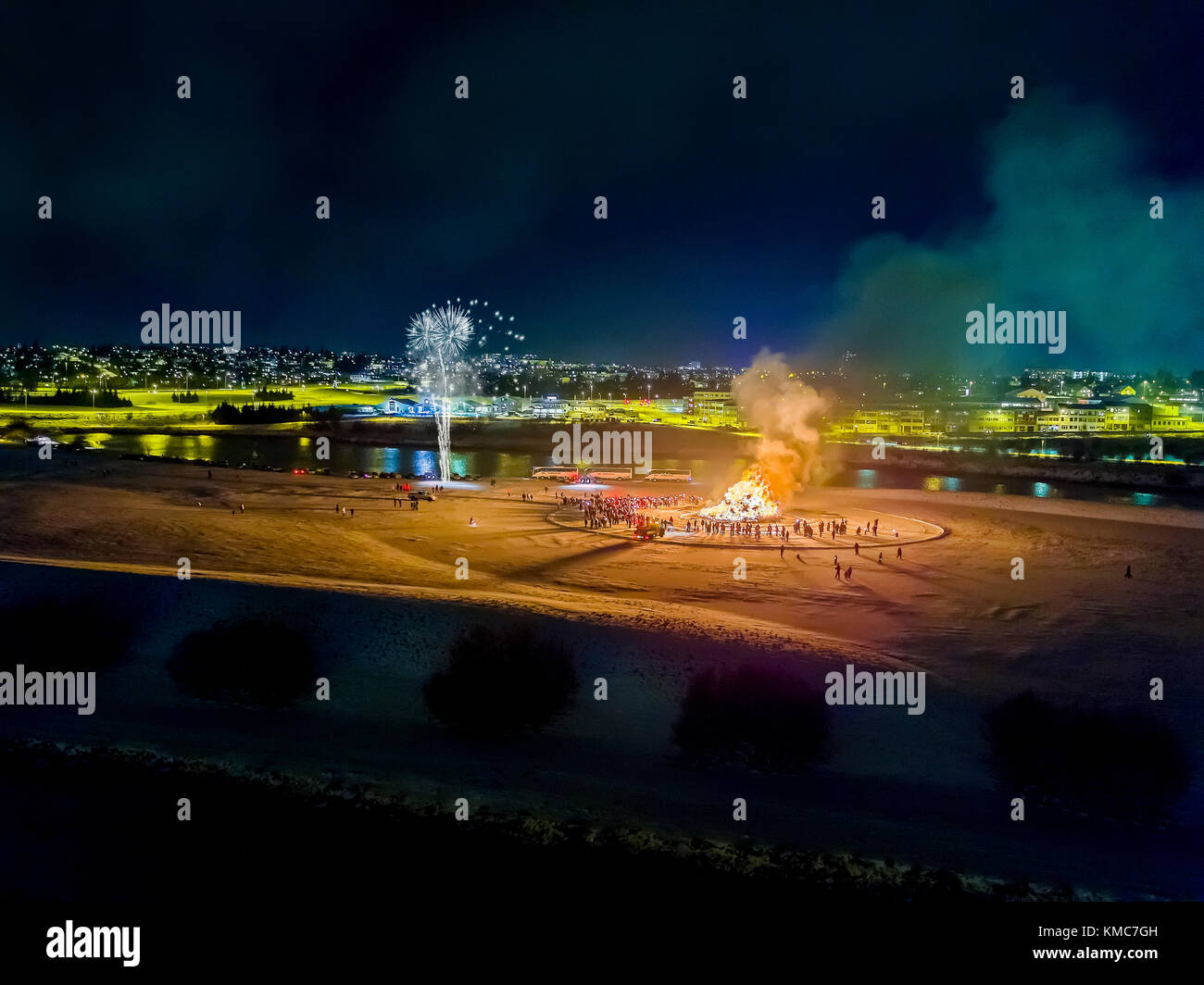 DCIM 100 GOPRO und Feuerwerk auf das Neue Jahr ist eine jährliche Veranstaltung, Reykjavik, Island. Dieses Bild ist mit einer Drohne erschossen. Stockfoto