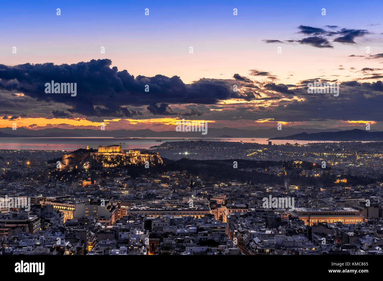 Akropolis und Athen bei Sonnenuntergang Stockfoto