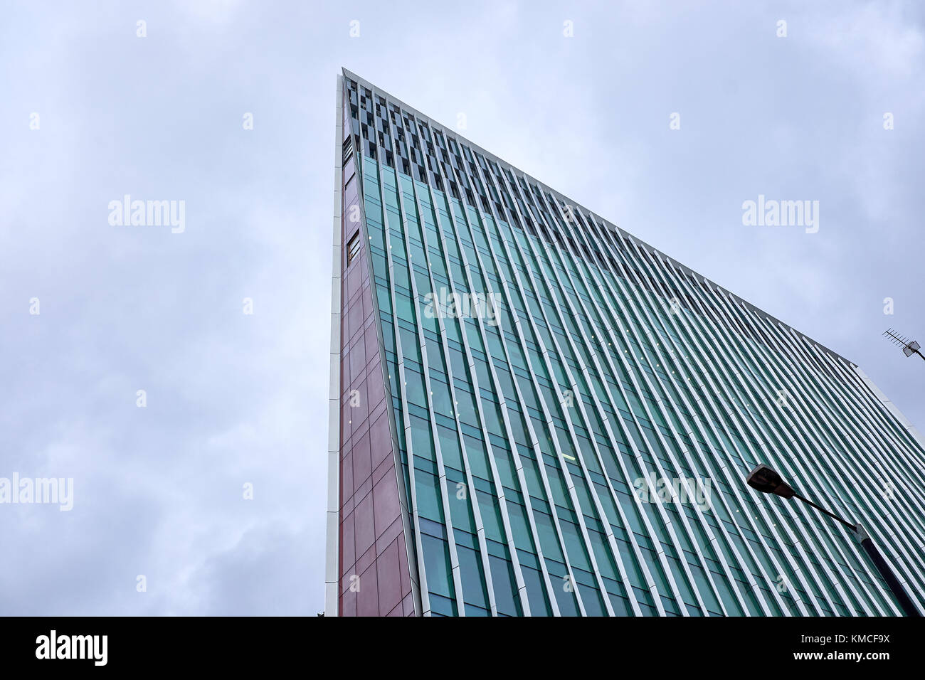 London City - Dezember 23, 2016: oben auf dem höchsten Punkt des modernen Wolkenkratzer nova Victoria aus Glas und Stahl Stockfoto