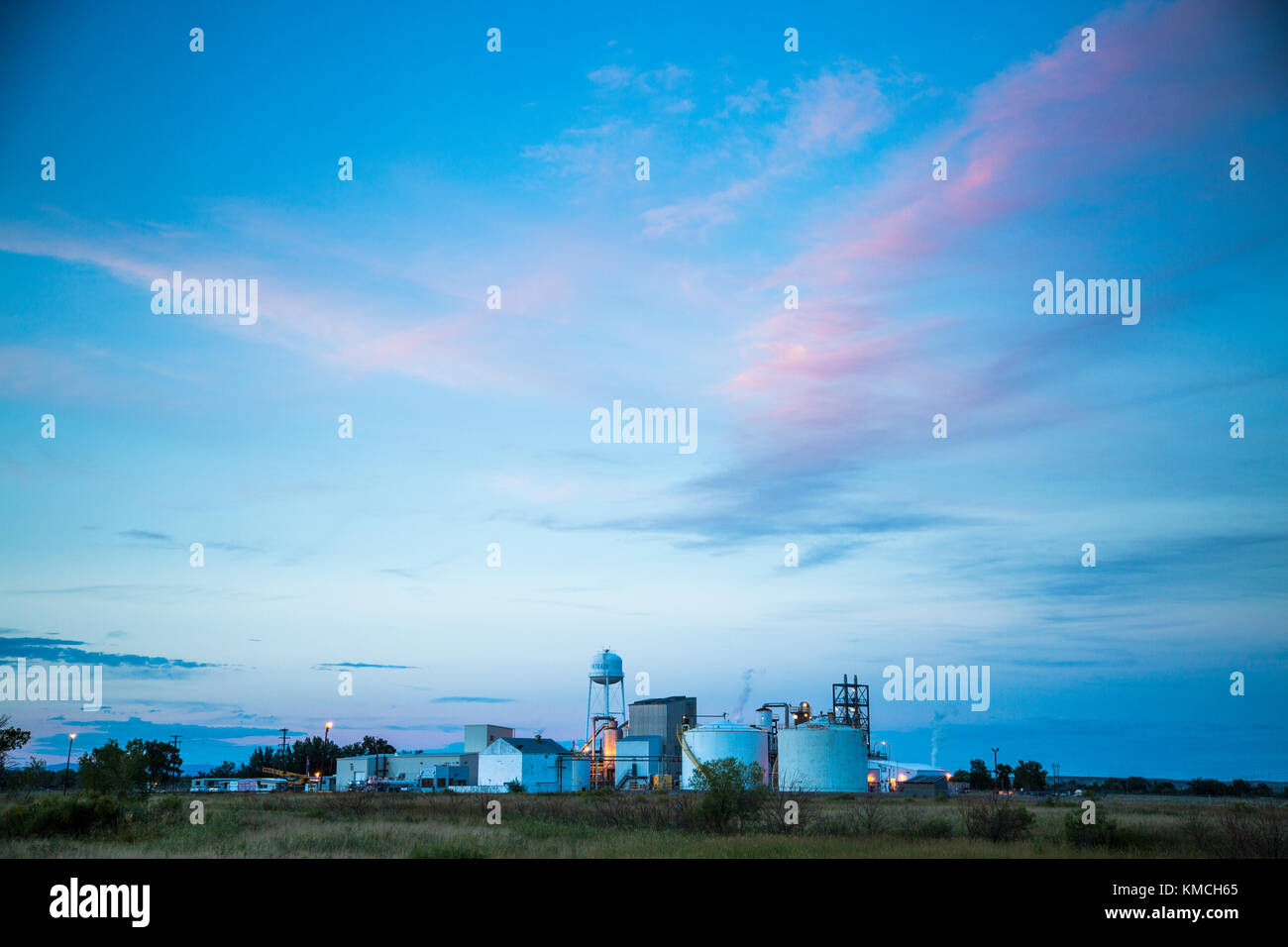 Eine chemische Anlagen liegt auf dem Land von einem gebürtigen amerikanischen Familie betrogen und für die Lagerung der Überkehr vom Uranabbau. Stockfoto