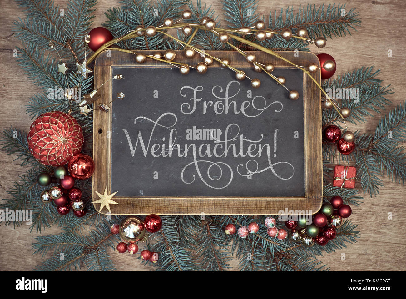 Holzbrett mit Gruß Text "Frohe Weihaschten" oder "Frohe Weihnachten!" in Englisch, mit