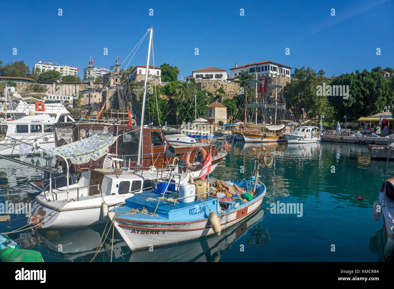 Boote im Hafen, Altstadt Kaleici, Antalya, Türkische Riviera, Türkei Stockfoto