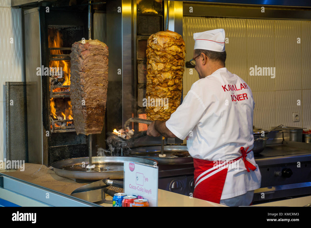 Döner am Kalekapisi, Grenze zur Altstadt Kaleici, Antalya, Türkische Riviera, Türkei Stockfoto