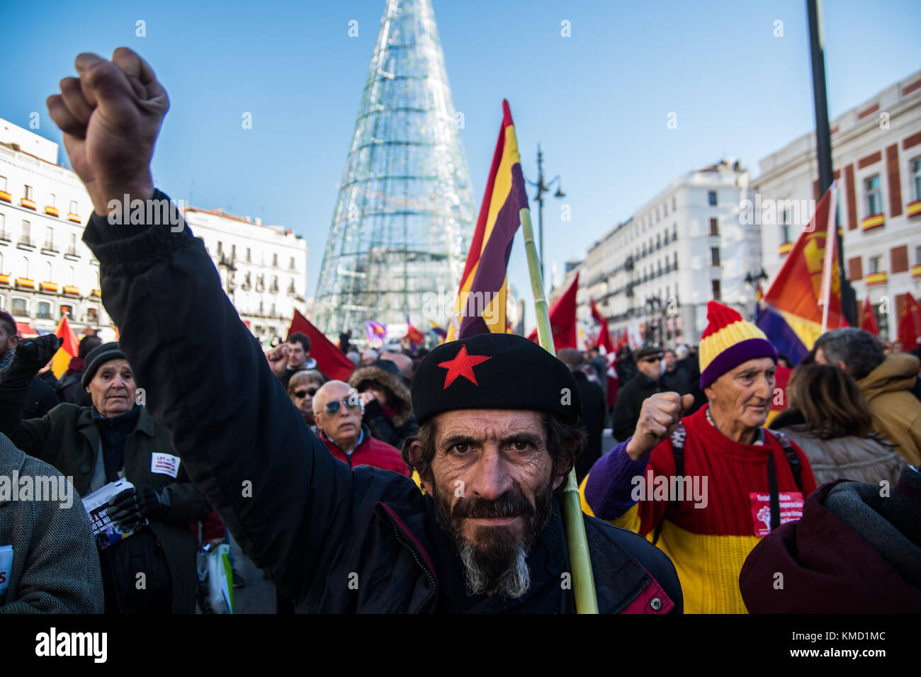 Madrid, Spanien. 6 Dez, 2017 Menschen fordern eine dritte Republik während einer Demonstration gegen die Monarchie der Tag des 39. Jahrestages der spanischen Verfassung in Madrid, Spanien. Credit: Marcos del Mazo/alamy leben Nachrichten Stockfoto