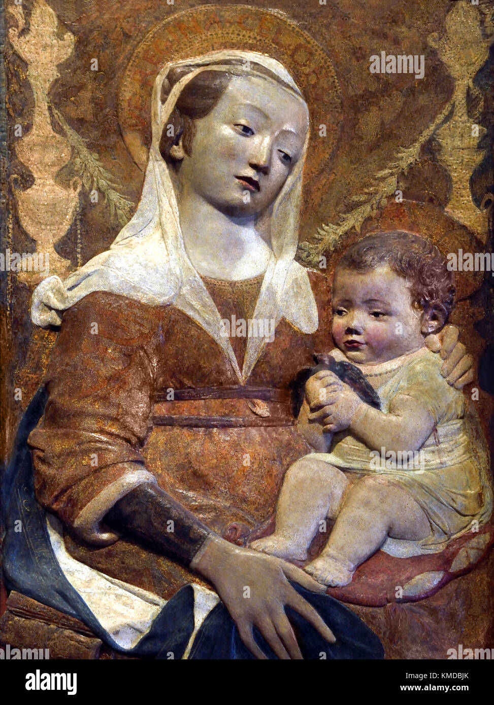 Madonna con Bambino (Dei candelabri) Madonna mit Kind (von dem Leuchter) 1465 Antonio Rossellino 15. Jahrhundert Nationalmuseum Bargello, das Bargello, Palazzo del Bargello, Florenz, Italien. Stockfoto
