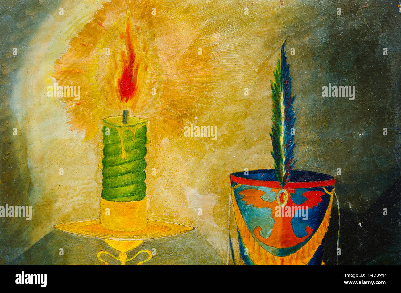 Ein Wasser-farbige Kerze und ein hussar Hut sind bemalt. Auf gelbem Hintergrund Stockfoto