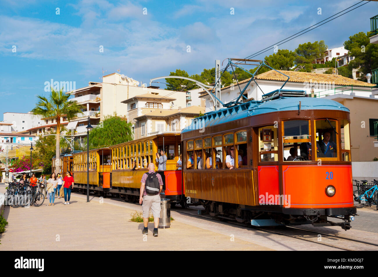 Ferrocarril de Soller, Straßenbahn zwischen Sóller und Port de Sóller, Carrer de la Marina, seaside Street, Port de Soller, Mallorca, Balearen, Spanien Stockfoto