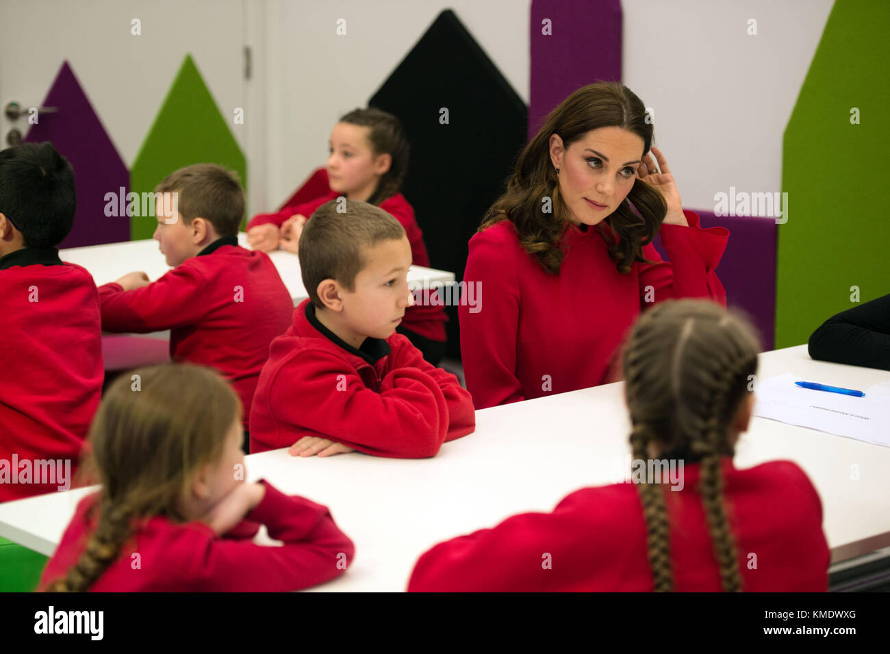 Die Herzogin von Cambridge besucht eine Stepping Out Session, wo junge Menschen Fernsehen für Kinder Redaktion und Produzenten von Inhalten ihrer Ansicht, wie Sie auf die neuen Programme im Rahmen der Produktion reagieren bei Media City in Salford geben. Stockfoto