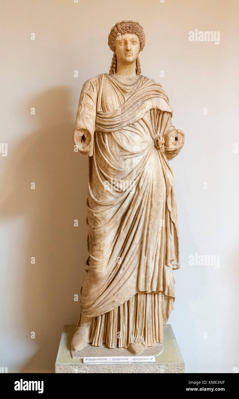 Statue aus dem ersten Jahrhundert, vermutlich von poppaea Sabina, zweite Frau des Kaisers Nero, das Archäologische Museum von Olympia, Olympia, Pelopponese, Griechenland Stockfoto
