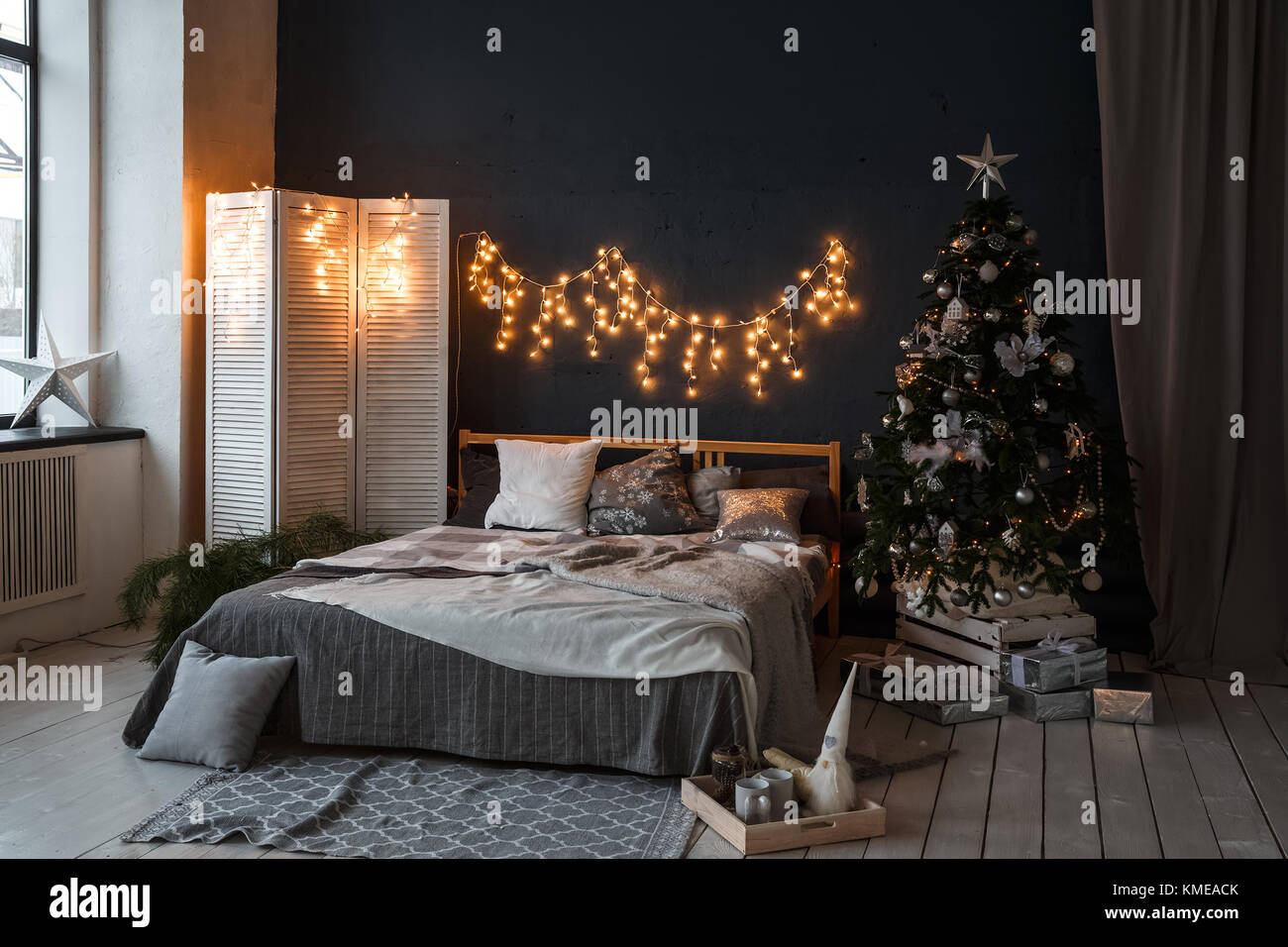 ein geräumiges schlafzimmer im loft stil mit einem