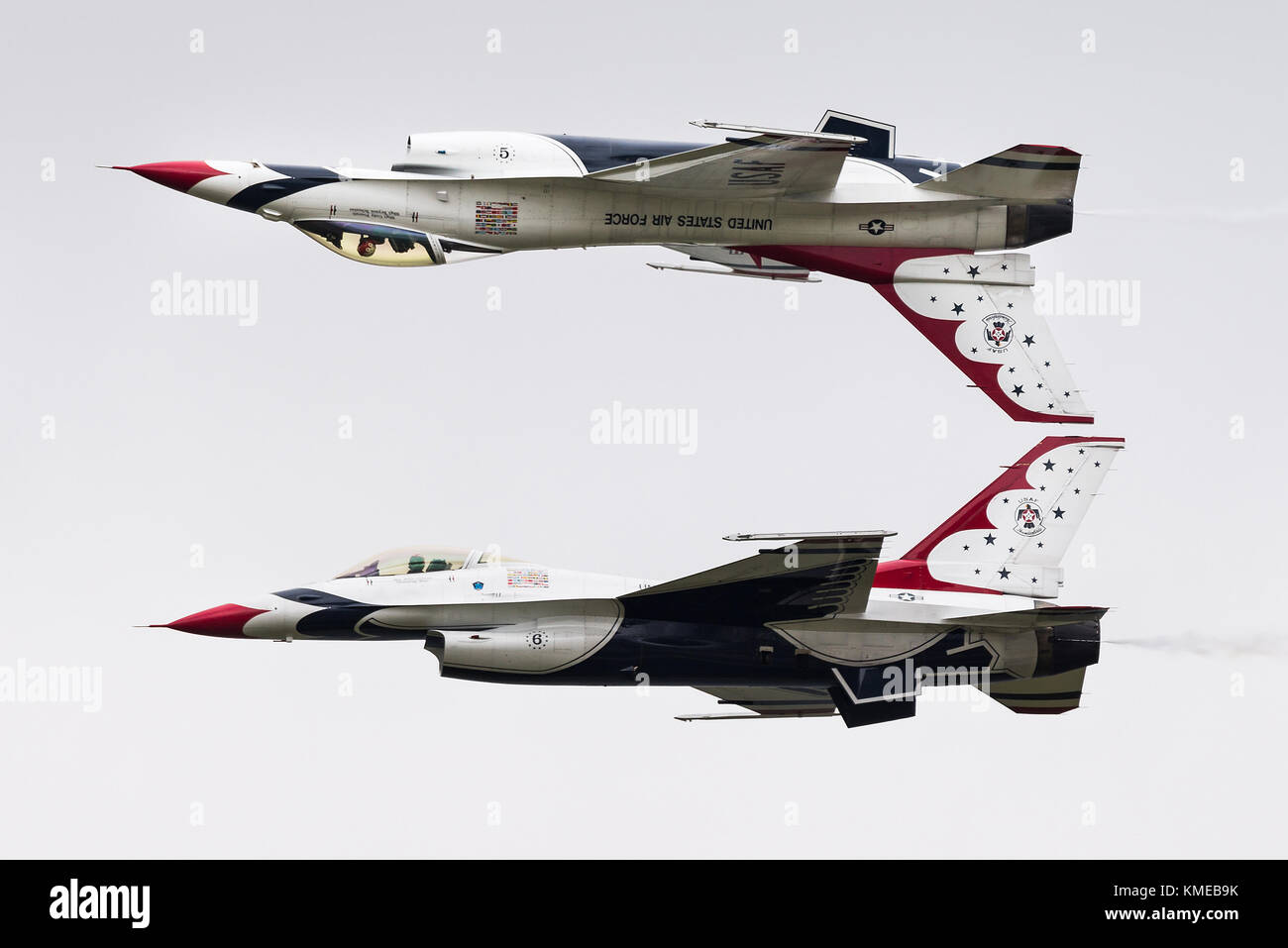 Die USAF militärische Formation team Thunderbirds im Flug an der Royal International Air Tattoo 2017 Faiford. Stockfoto