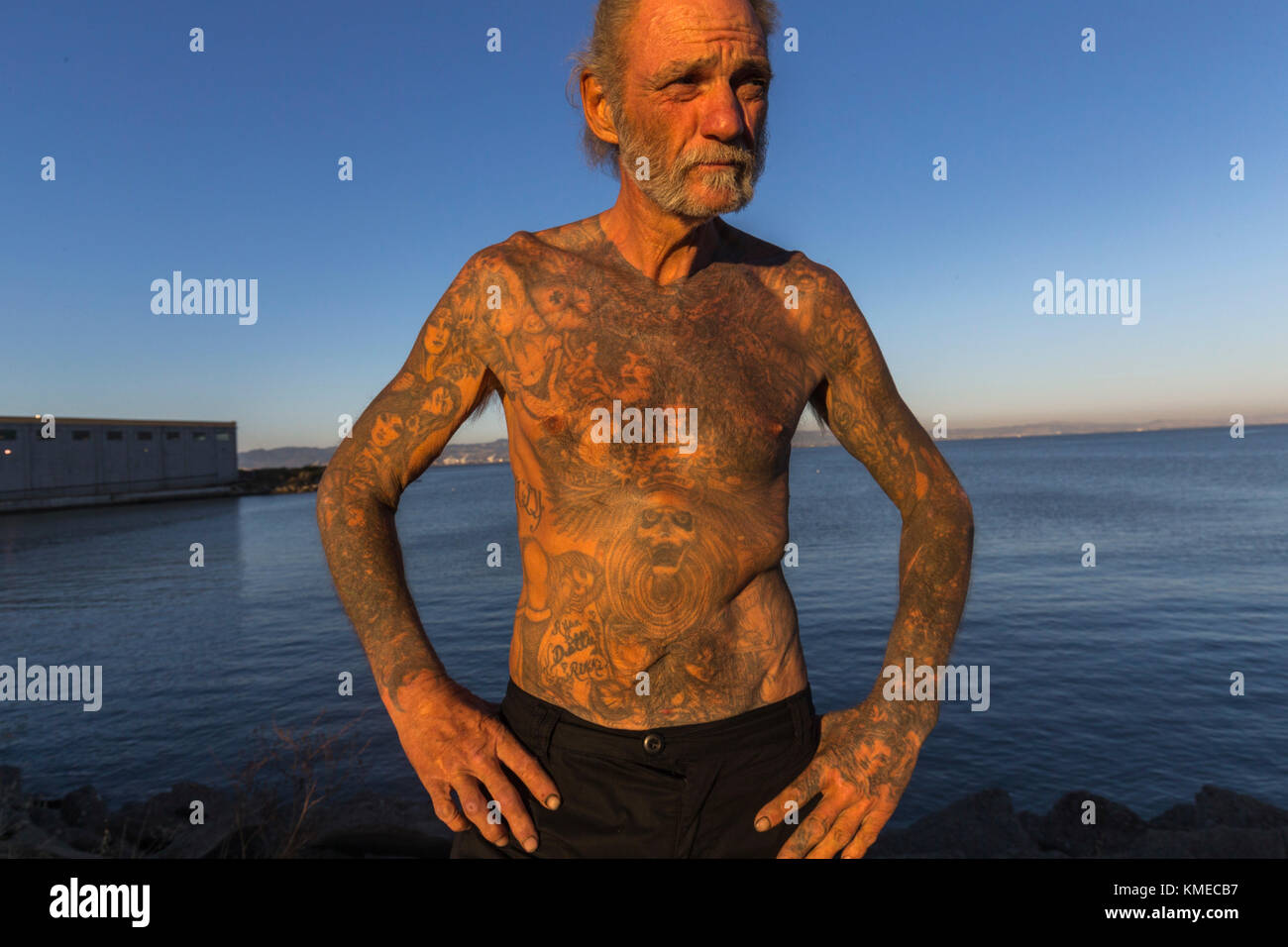 Porträt eines Obdachlosen im Warm Water Cove Park, San Francisco, Kalifornien, USA Stockfoto