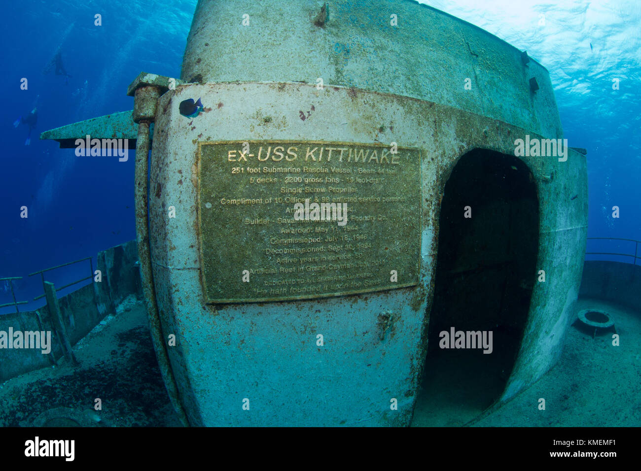 Ein Bild von einer der Plakette auf der uss Dreizehenmöwe, ein künstliches Riff. Stockfoto