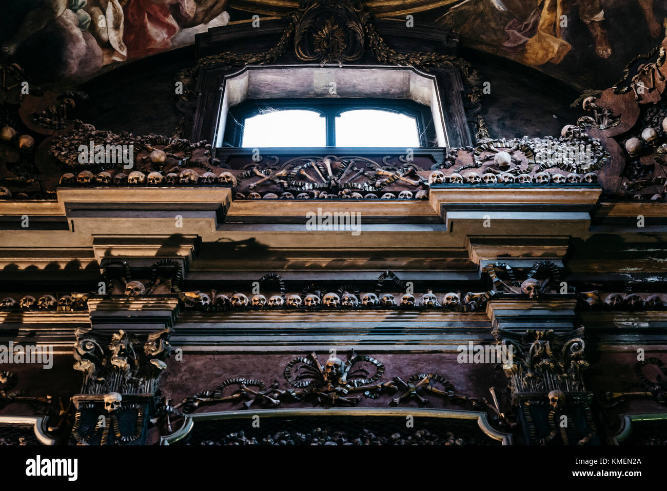 Die eindrucksvolle Krypta von San Bernardino alle Ossa, Mailand, Italien Stockfoto