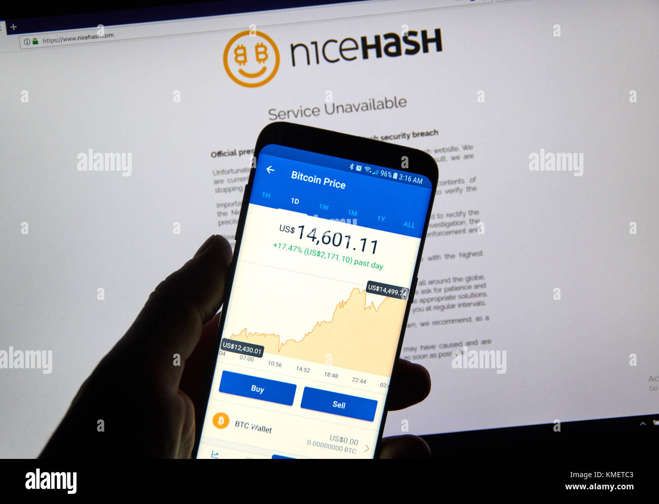 MONTREAL, KANADA - 7. DEZEMBER 2017: Bitcoin top Preis am Mobiltelefon über Nicehash gefährdet service Pressemitteilung. Stockfoto